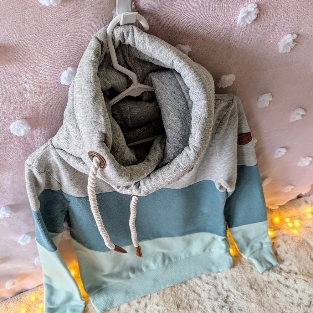 Wanakome Color Block Hoodie - Picture 2 of 10